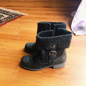 Leather Classic buckled boots!!!